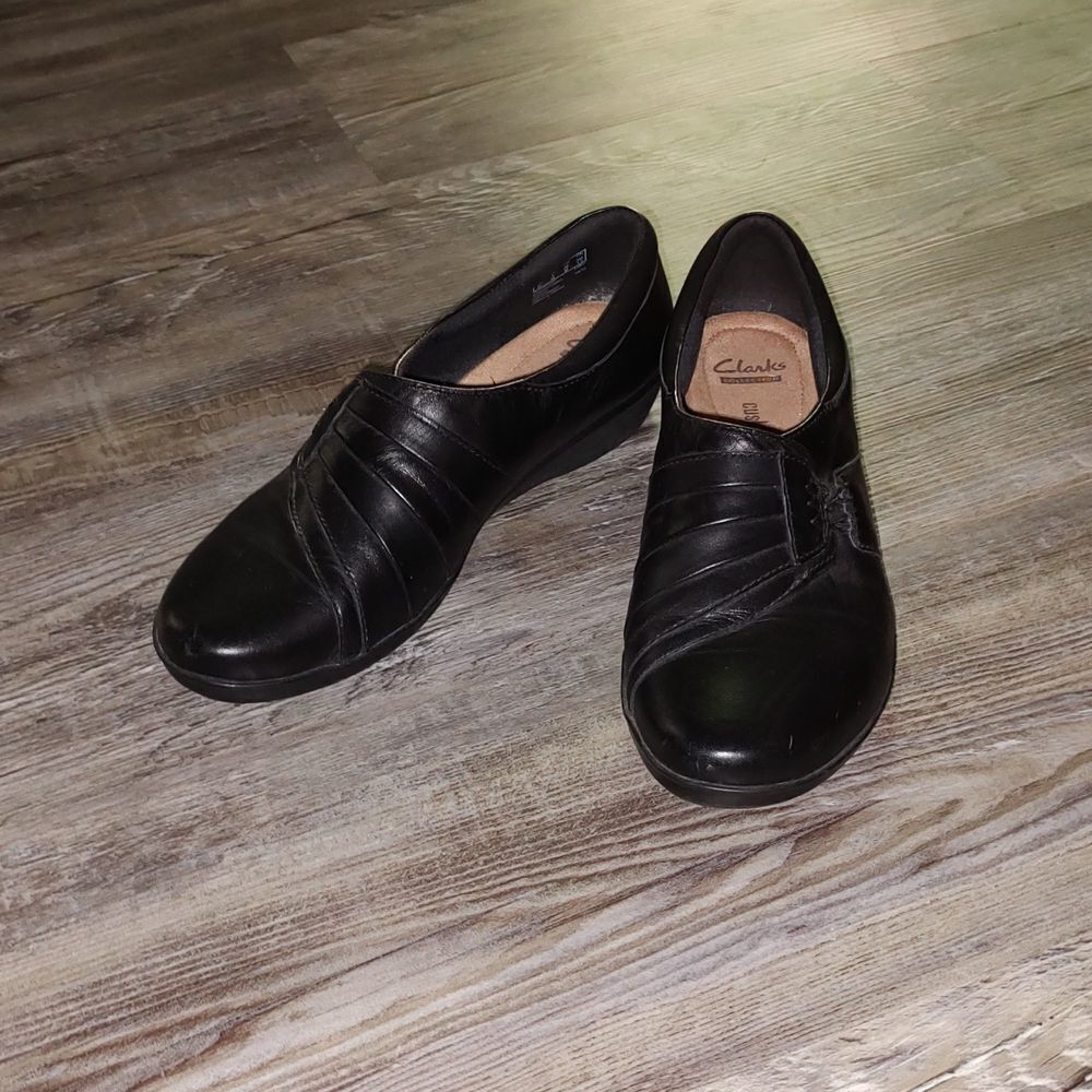 Clarks black slip on shoes Sz 8